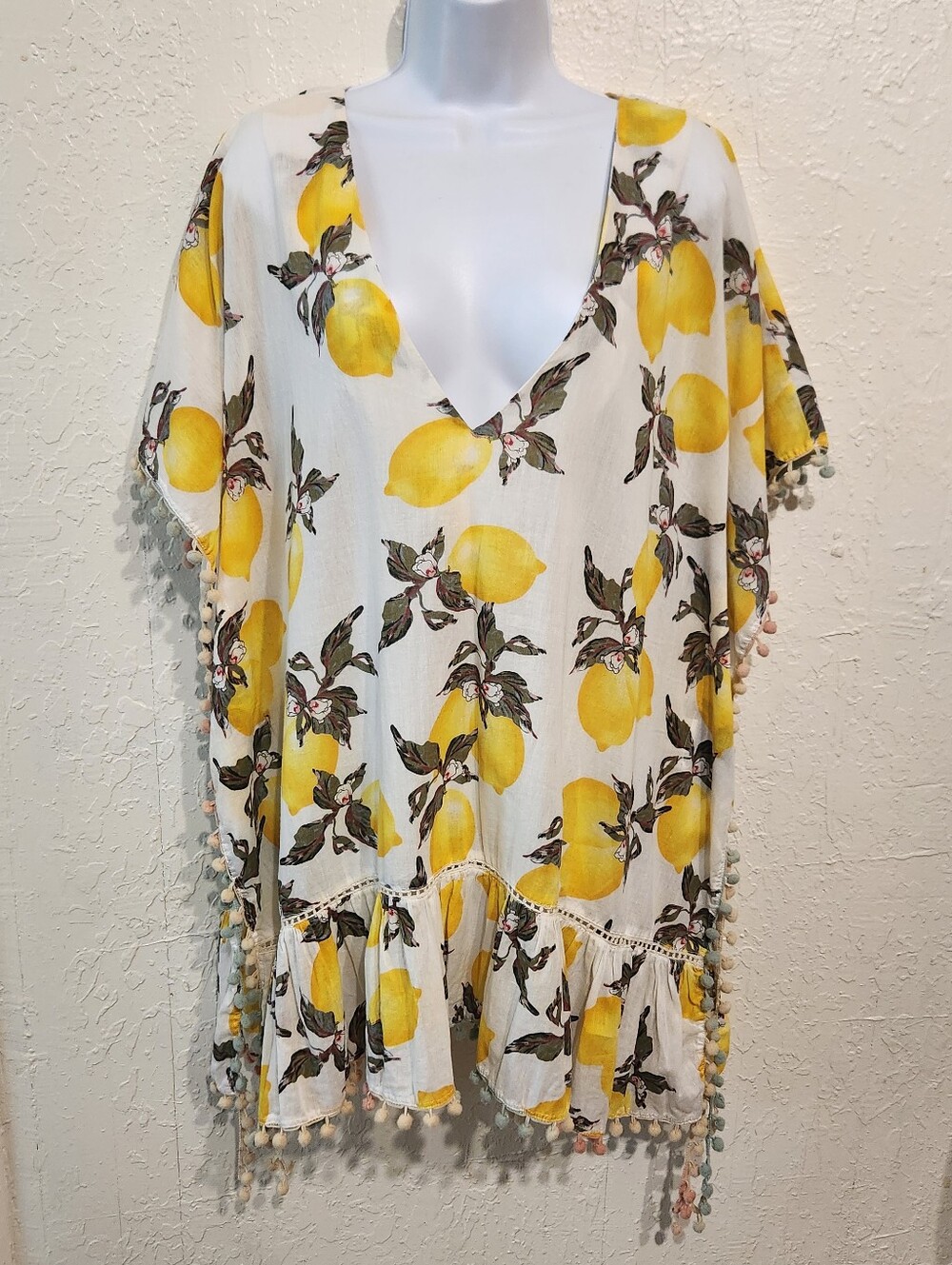 Moon Orchid Lemon Print Pom-Pom Trim Poncho NWOT ONE SIZE - Picture 2 of 10